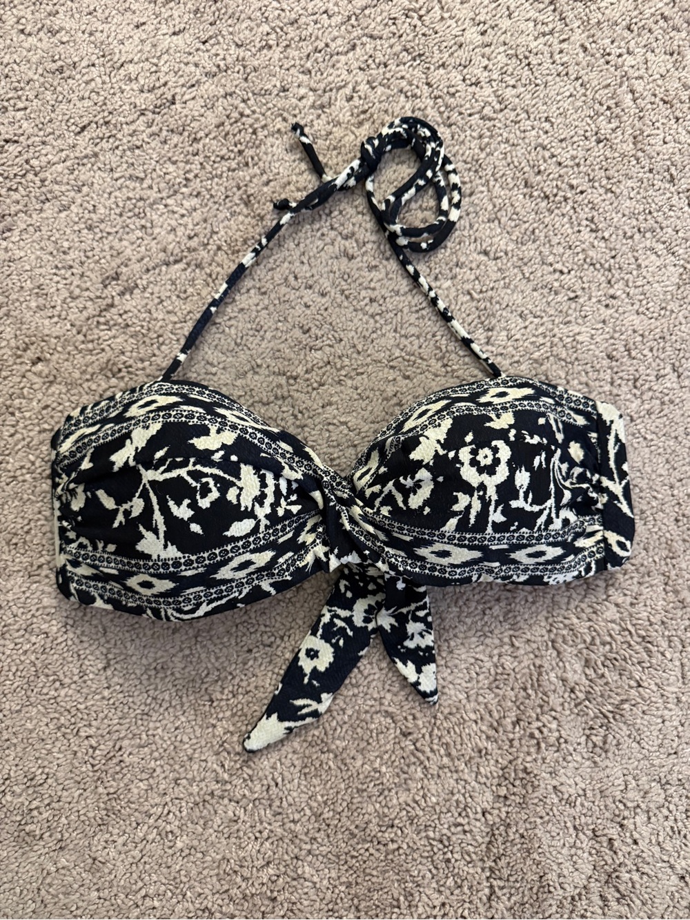 Robin Piccone Bikini Top Women size Medium  Black and White Floral Bandeau